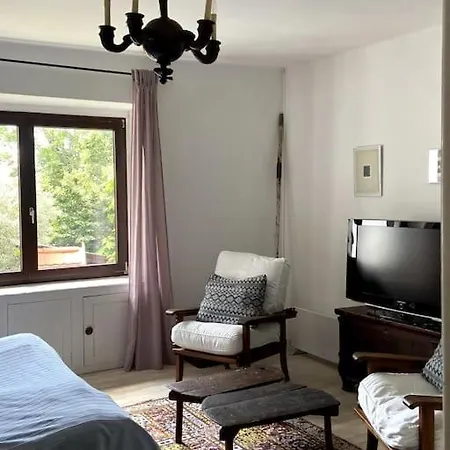 شقة Csaladi Apartman Revfulopi Kuriaban